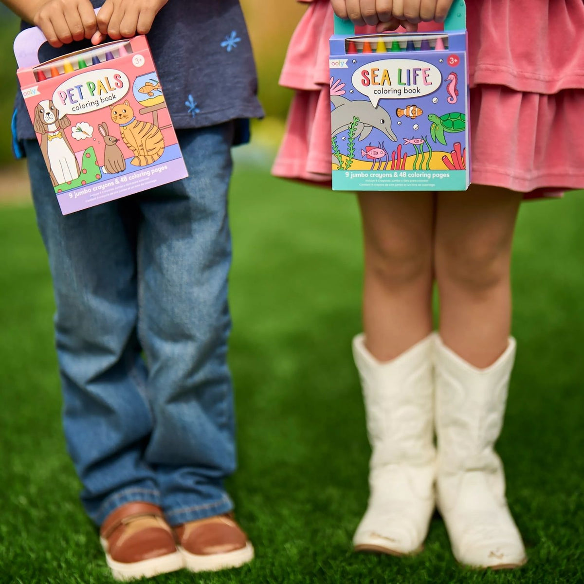Carry Along Colouring Book &amp; Crayon Set - Dinoland