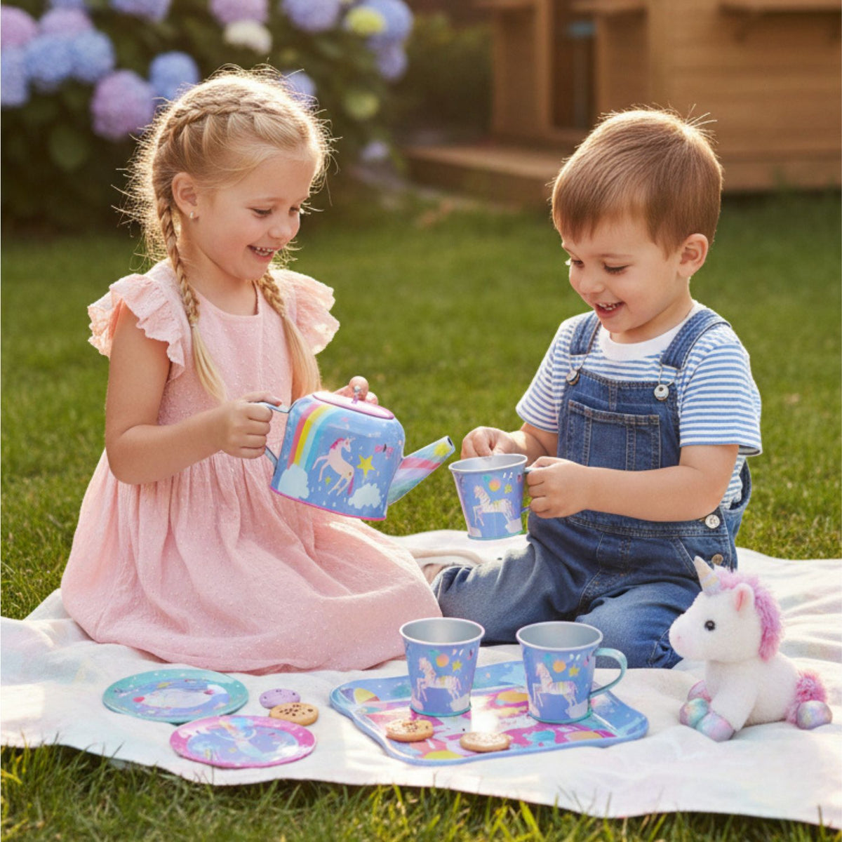 Host a magical tea party anywhere! This travel pretend tea set comes in a sturdy carry case featuring fun sea creatures and fantasy friends. Ideal for playdates, picnics, and holidays.